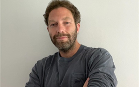 Ted Tettero vertrekt als creatief directeur Athenaeum Boekhandel en Boekhandel Scheltema