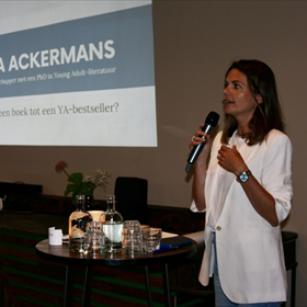 Linda Ackermans legde uit hoe en waarom YA zo'n bestsellergenre is geworden