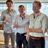 Uitgeverij Nieuw Amsterdam verwerft boek over Van der Valk-dynastie