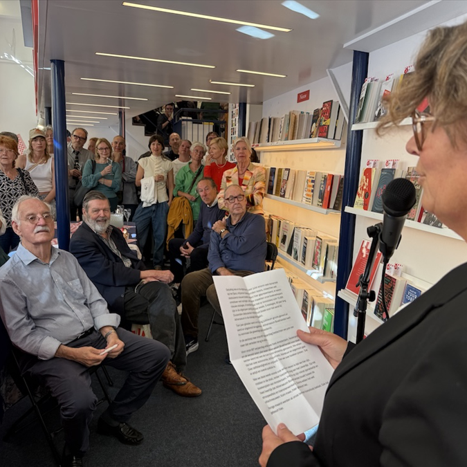 Op 15 september bestaat Athenaeum Boekhandel op het Spui in Amsterdam exact zestig jaar. In al die ...