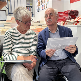 Renée van Heerwaarden (oud-boekverkoper) en Guus Schut (oud-directeur)