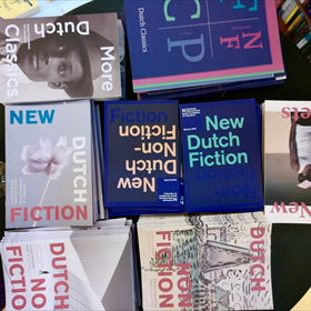 In de brochurereeks ‘New Dutch Fiction’ presenteert het Letterenfonds recente geprezen fictie van Nederlandse bodem. 