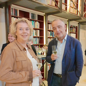 Criticus en ‘ambassadeur tussen Frankrijk en Nederland op het gebied van de letteren’ Margot Dijkgraaf met Nicolas Roche, directeur van France Livre 