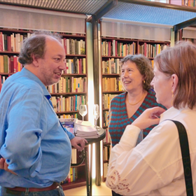 Marc Vleugels van Uitgeverij Vleugels, vertaler Katelijne De Vuyst en literatuurwetenschapper Sabine Verhulst 