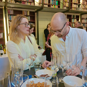 Solène Chabanais van editions Albin Michel met Martijn Prins van Singel Uitgeverijen