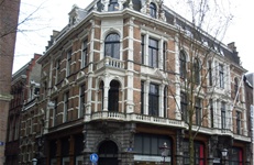 Singel Uitgeverijen creëert boekenplein op Spui