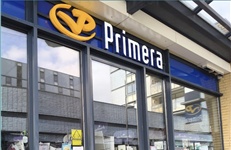 Primera trekt handen af van twee Drentse filialen