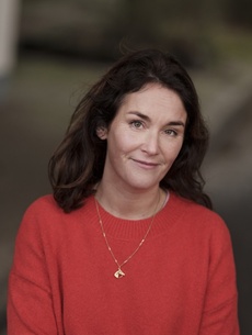 De Correspondent verkoopt rechten Van Heemstra aan Bluebird