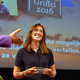 Anna Woltz ('Gips'). Ontzettend blij.