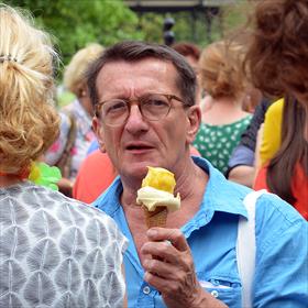 Rond, rond, driehoekig: IJsje voor Ted van Lieshout.