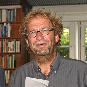 Het draaiboek is tot in de puntjes geregeld. Jeroen Kans (secretaris ECI Literatuurprijs).