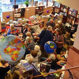 Volle bak in boekhandel Blankevoort.