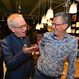 Conferenciers van het boekenvak: Jac. Peeters (Librero, importeur van Taschen in Nederland), Clemens Gommers (Broese boekverkopers Utrecht).