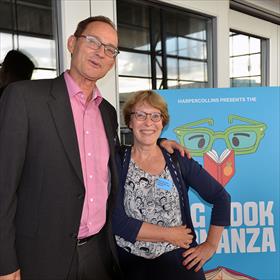 Beth Johnson (Boekhandel van Rossum, Amsterdam), Paul van den Wittenboer (financieel directeur Audax).
