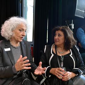 Nelleke Noordervliet (auteur, voorzitter bestuur Schrijverscentrale), Funda Müjde (auteur, publicist, cabaretière).
