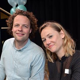 Mels Broekman (vormgever van de nieuwe huisstijl), Lidy van Kleef (organisatie).