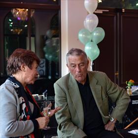 Joke de Witte (bestuur de Schrijverscentrale), Peter Noordervliet (partner Nelleke Noordervliet).