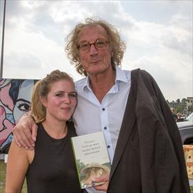 Charley Haagsma (hoofd PR uitgeverij Nieuw Amsterdam) en Thomas Verbogt (auteur)