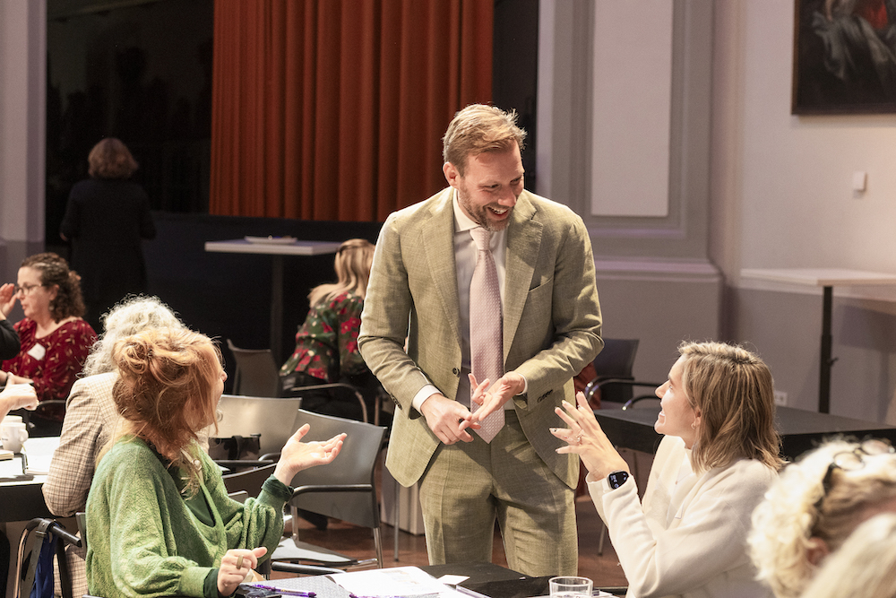 BOEKBLAD - Vaktijdschrift voor boekhandel, uitgeverij, auteurs en